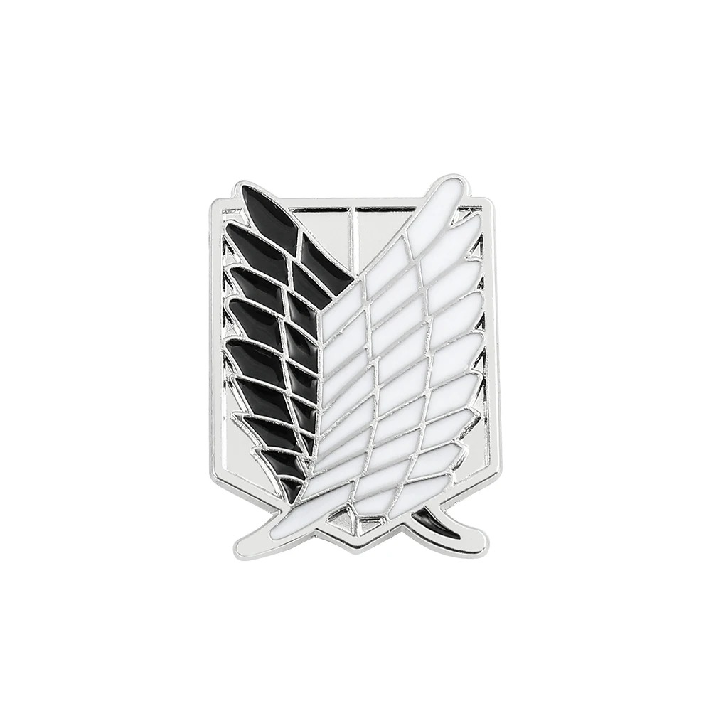 Broche das Asas da Liberdade, de Attack on Titan, prateado com asas pretas e brancas