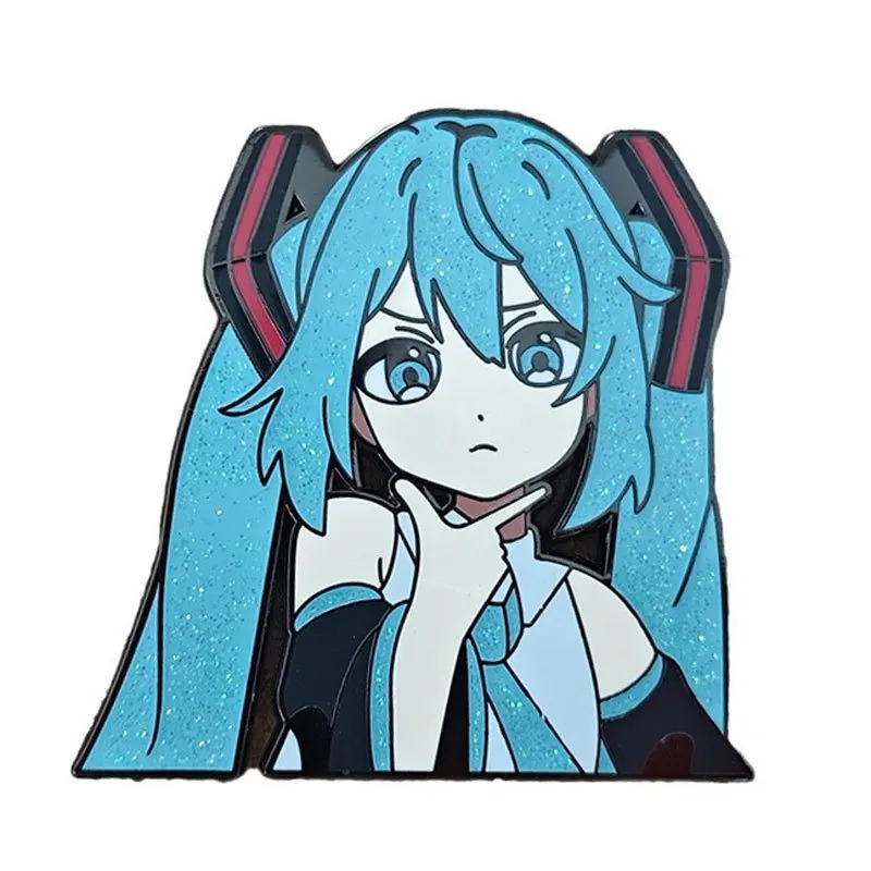 Broche esmaltado da Hatsune Miku, do Vocaloid, de mão no queixo, com maria-chiquinhas azul-turquesa