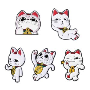 Cinco broches esmaltados do gato da Velha Turbo, de Dandadan, em poses diferentes