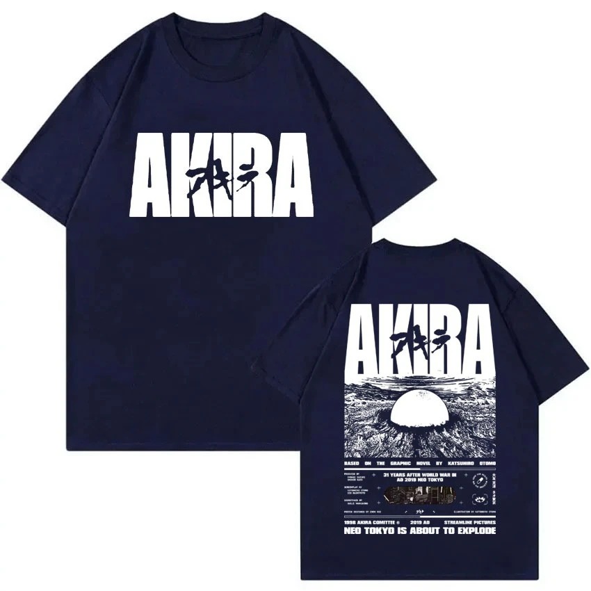 Camiseta azul-marinho de Akira com logotipo branco na frente e cúpula de Neo Tokyo nas costas