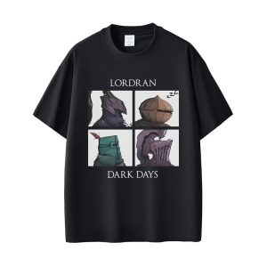 Camiseta preta de Dark Souls com a estampa Lordran Dark Days, quatro personagens em quadros
