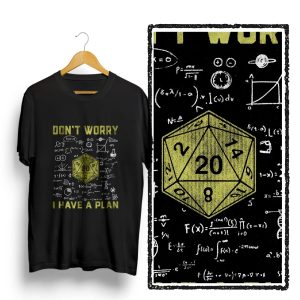 Camiseta preta de Dungeons & Dragons com dado D20 e a frase Don't worry I have a plan