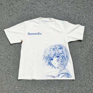 Camiseta branca de Evangelion com desenho em tinta azul do rosto da Rei Ayanami