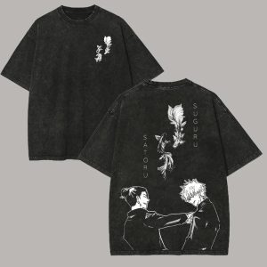 Camiseta preta lavada, frente e costas, com Gojo e Geto em traço branco, de Jujutsu Kaisen