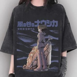 Camiseta preta lavada com estampa da Nausicaä e título em japonês, de Nausicaä do Vale do Vento