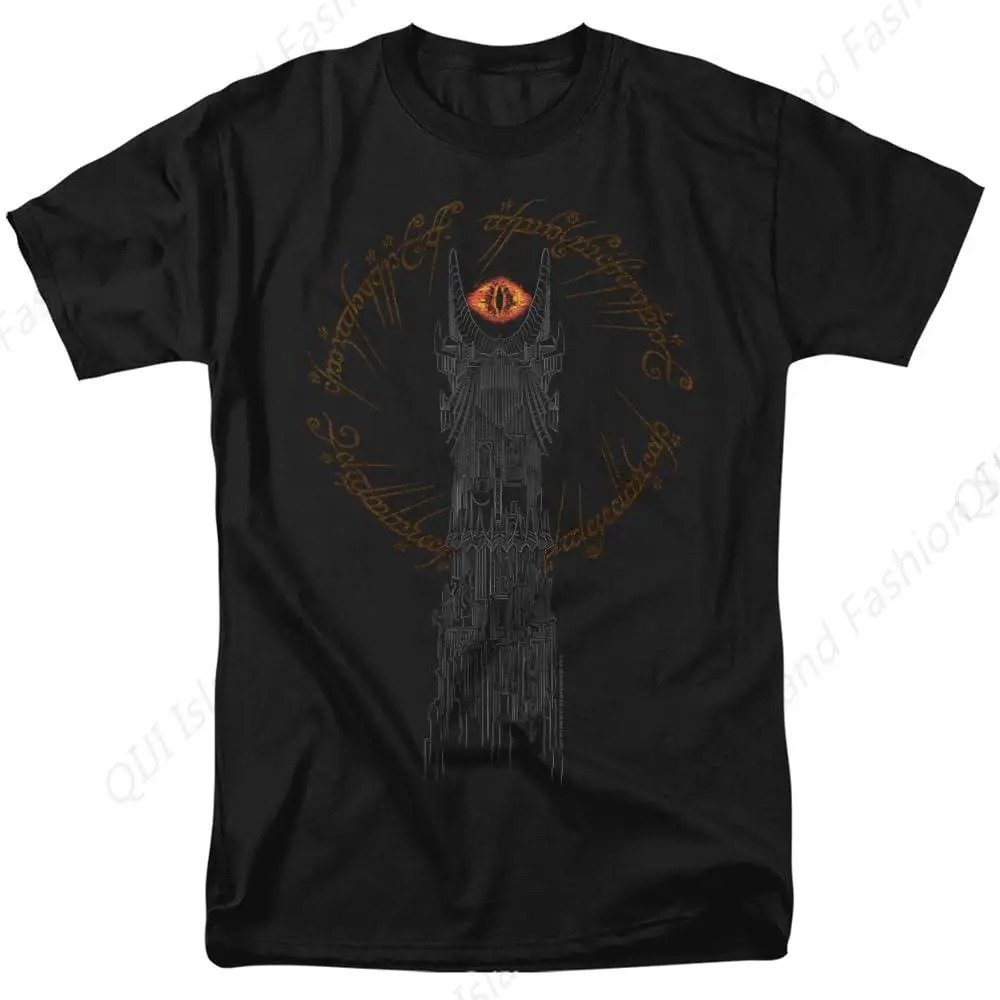 Camiseta preta com o Olho de Sauron sobre a torre e a inscrição do Um Anel, de O Senhor dos Anéis