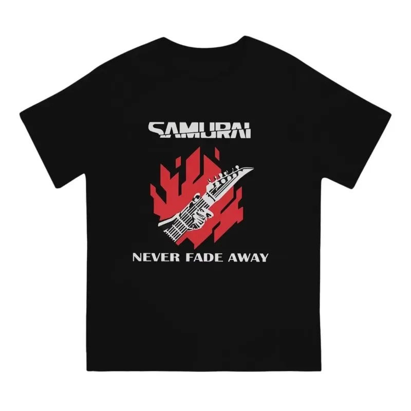 Camiseta preta com o logo Samurai, guitarra em chamas vermelhas e a frase Never Fade Away, de Cyberpunk 2077