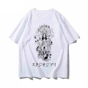 Camiseta branca com estampa em preto do Sem-Rosto e personagens de A Viagem de Chihiro, do Studio Ghibli