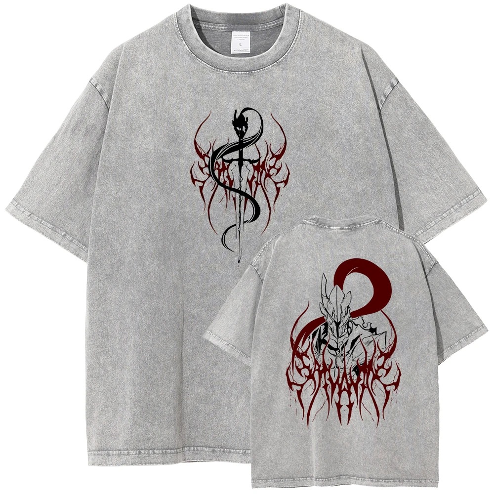 Camiseta cinza lavada de Solo Leveling com desenho vermelho de serpente na frente e arte nas costas