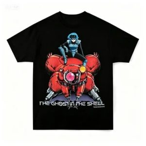 Camiseta preta com estampa do Tachikoma vermelho e da Motoko Kusanagi sobre ele, de Ghost in the Shell