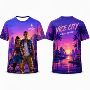 Camiseta roxa Vice City com casal ao pôr do sol e palmeiras na frente e nas costas, estilo GTA VI