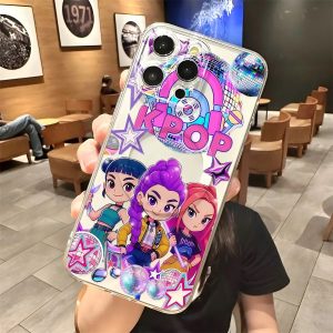 Capinha transparente de iPhone com arco-íris e o trio HUNTR/X de Guerreiras do K-Pop