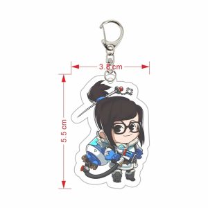 Chaveiro de acrílico da Mei, de Overwatch, em versão chibi, com medidas de 5,5 por 3,8 centímetros e mosquetão de metal