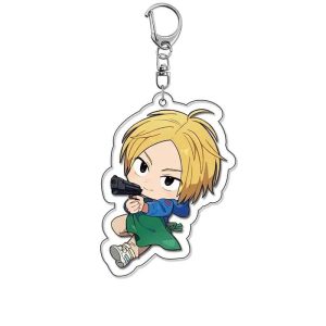 Chaveiro acrílico chibi de Sakamoto Days, personagem loiro de avental verde com arma na mão