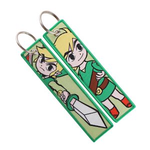 Dois chaveiros de tag bordada verde com o Link no estilo cartoon, de The Legend of Zelda, com argola