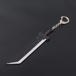 Chaveiro da Buster Sword do Cloud, de Final Fantasy VII, sobre fundo escuro com corrente e mosquetão