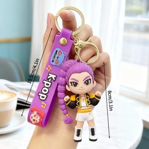 Chaveiro de figura em PVC de cantora de tranças roxas, de Guerreiras do K-Pop, com tira roxa de silicone e argola dourada