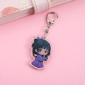 Chaveiro de acrílico com a Maomao chibi de vestido roxo, de Diários de uma Apotecária, preso a uma argola de metal