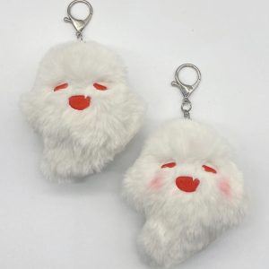 Dois chaveiros de pelúcia do fantasminha branco da Hu Tao, de Genshin Impact, com mosquetão
