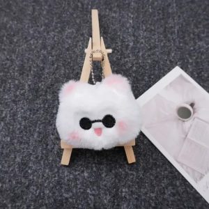 Chaveiro de pelúcia de gatinho branco com óculos escuros e bochechas rosadas, inspirado no Gojo de Jujutsu Kaisen