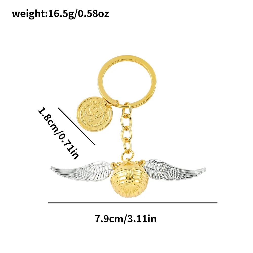 Chaveiro do Pomo de Ouro com medidas de 7,9 por 1,8 cm e peso de 16,5 gramas