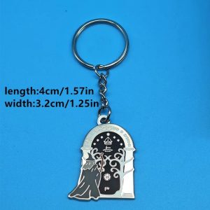 Chaveiro de metal esmaltado das Portas de Durin, de O Senhor dos Anéis, com medidas de 4 por 3,2 centímetros