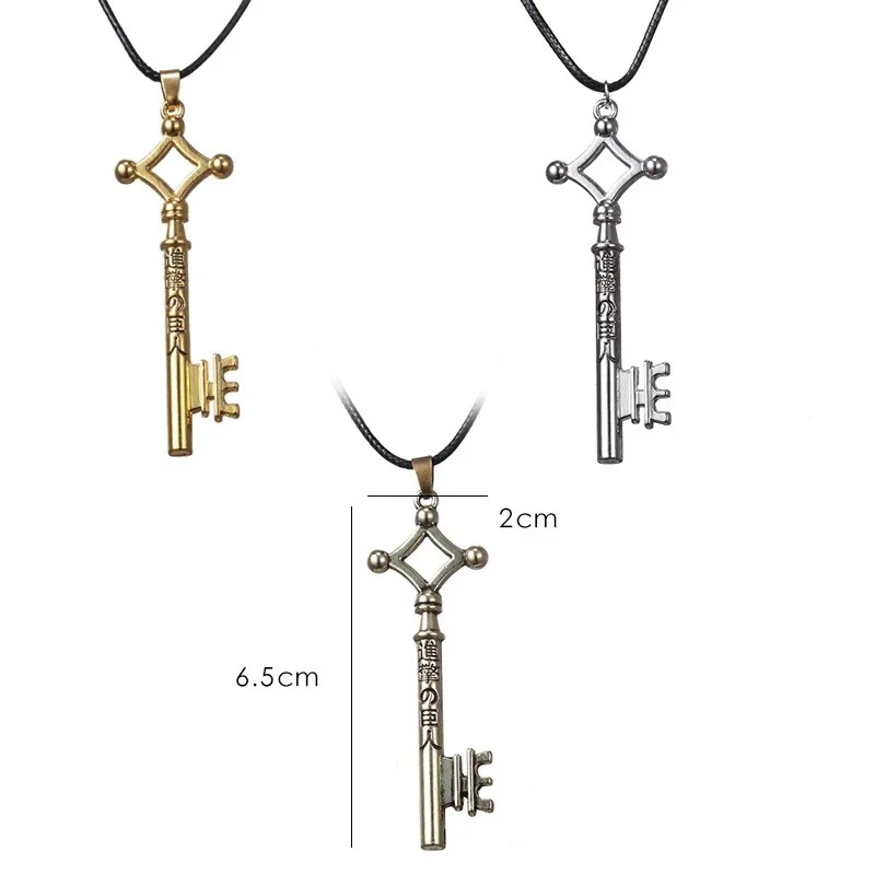 Colar com pingente em formato de chave dourada do Eren, de Attack on Titan, com cordão preto e medidas de 6,5 x 2 cm