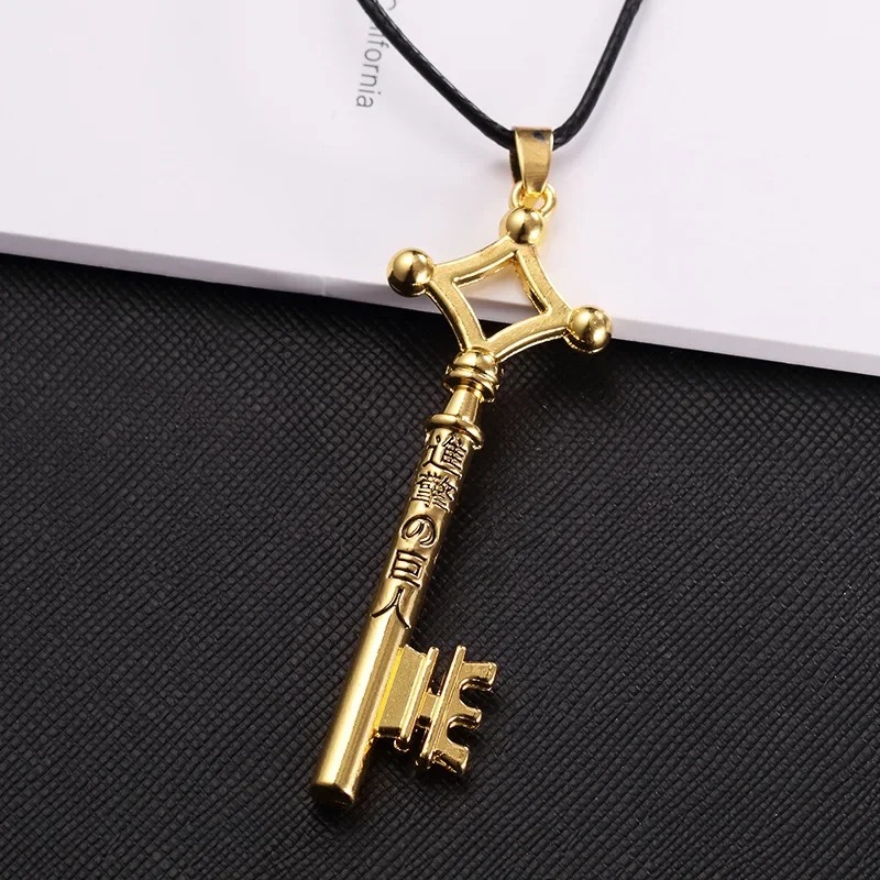 Pingente da chave do porão do Eren em dourado brilhante com cordão preto