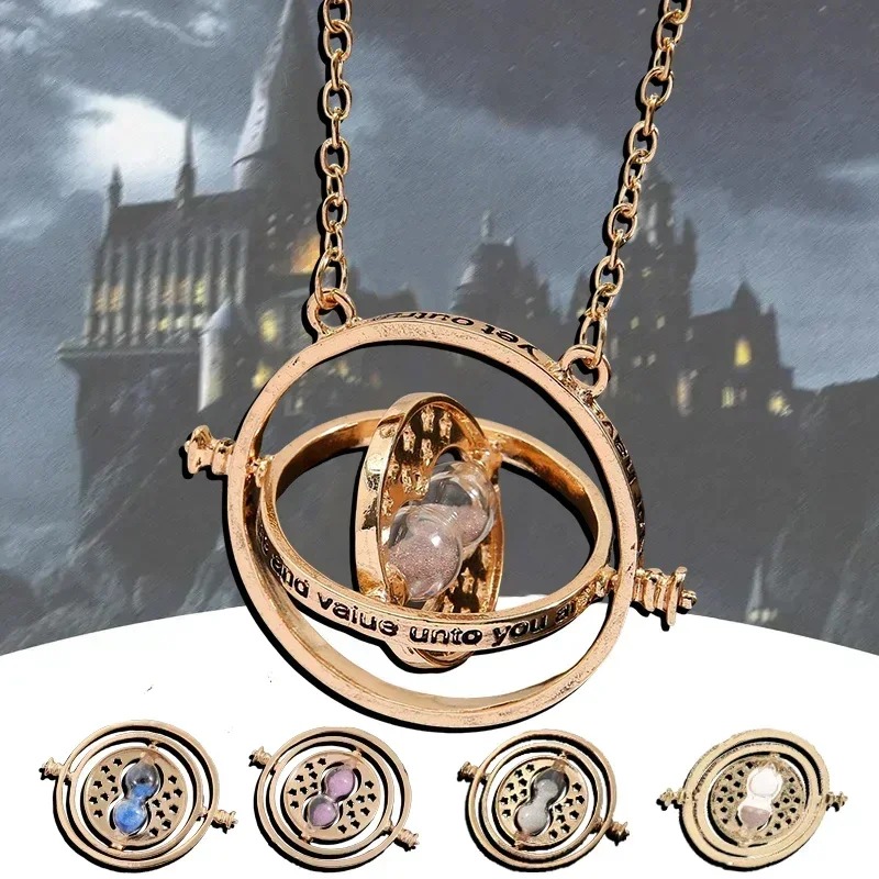 Colar Vira-Tempo de Harry Potter com pingente dourado de ampulheta, sobre fundo do castelo de Hogwarts