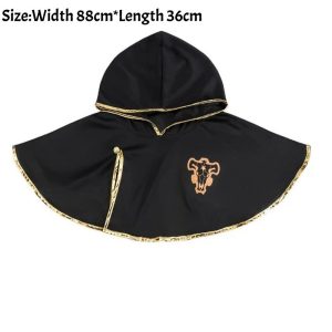 Capa curta preta com capuz, bordas douradas e emblema do Touro Negro do cosplay do Asta, de Black Clover