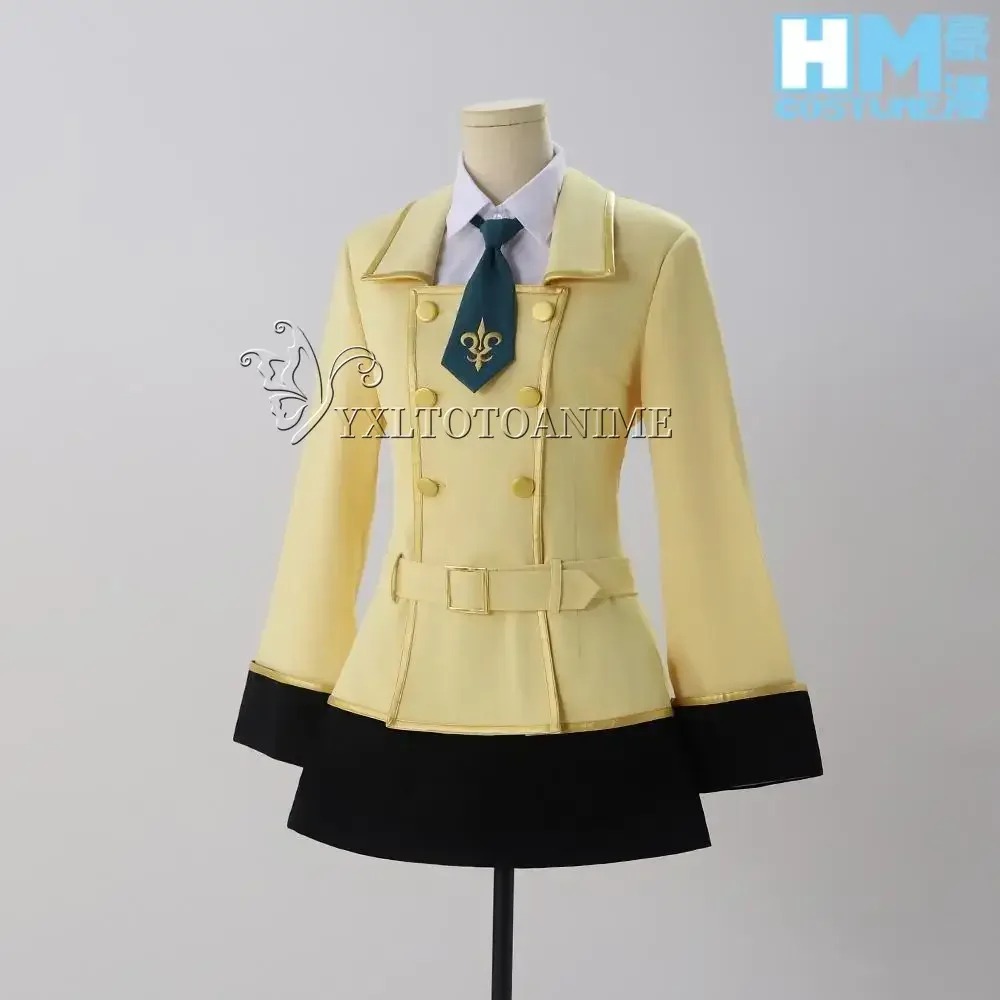 Peruca verde longa e uniforme amarelo da C.C., de Code Geass, com gravata verde e saia preta