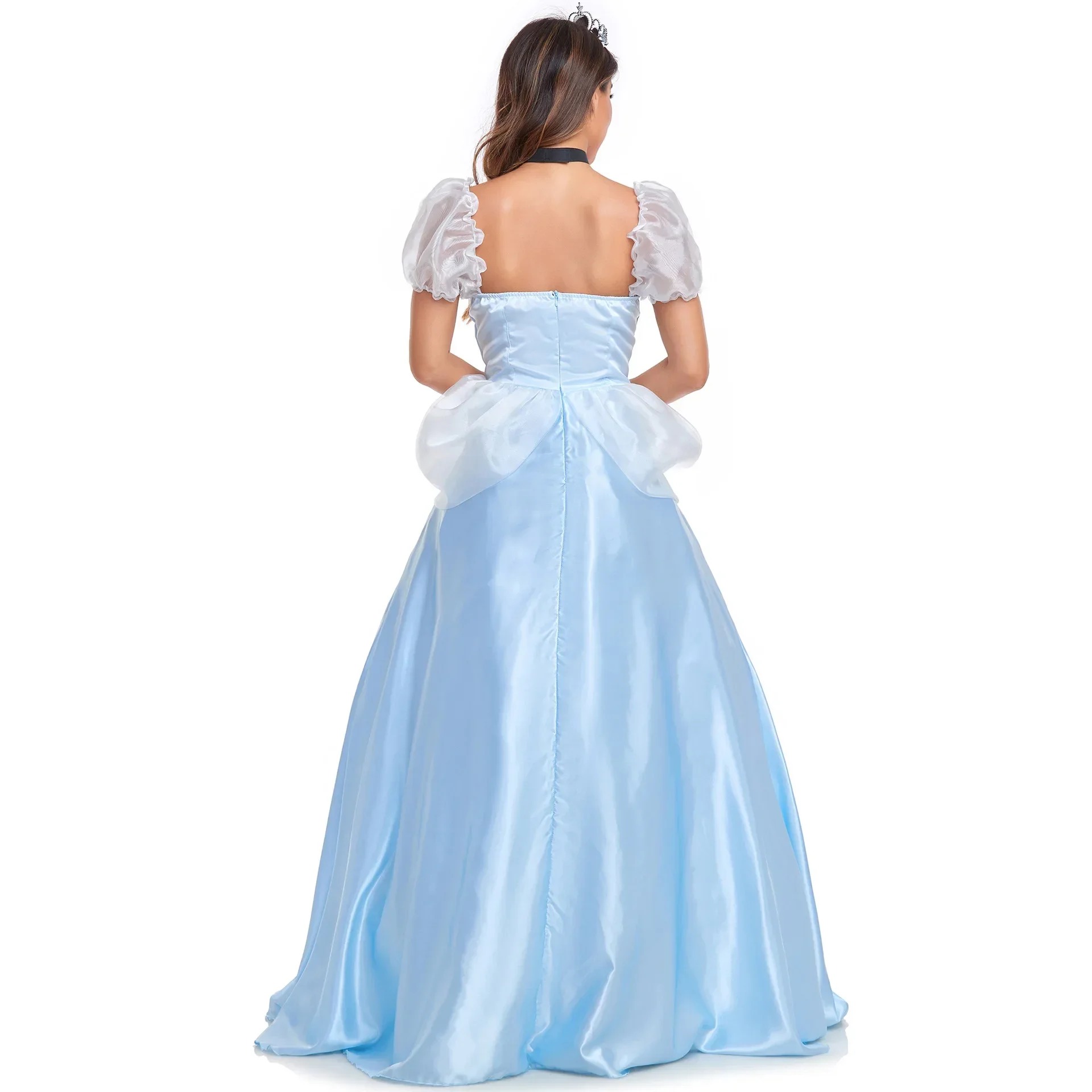Costas do vestido azul-claro do cosplay da Cinderela, com mangas bufantes