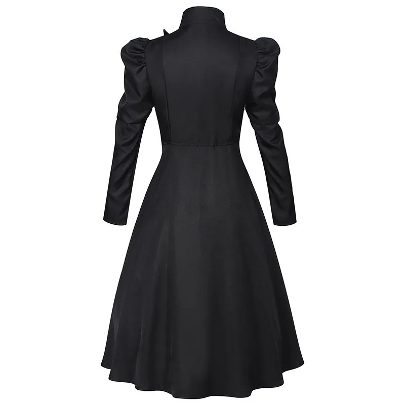 Vestido preto de gola alta e botões do cosplay da Elphaba, de Wicked, em manequim