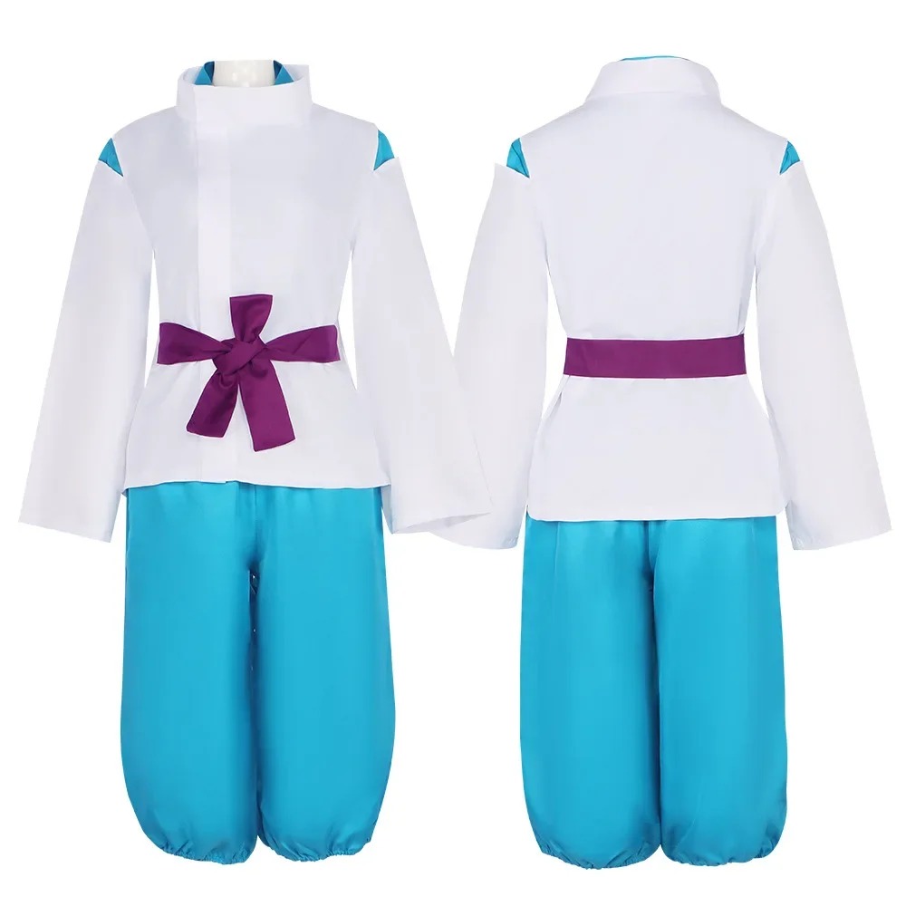 Traje do Haku de A Viagem de Chihiro em manequim: camisa branca, calça azul e faixa roxa, frente e costas