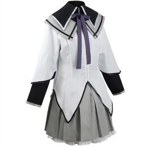 Uniforme da Homura Akemi, de Madoka Magica, com casaco branco, gola preta e laço roxo em manequim