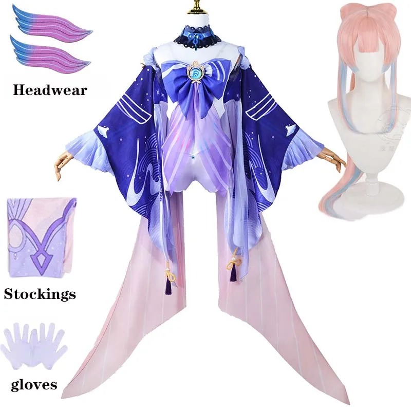 Cosplay da Sangonomiya Kokomi, de Genshin Impact, em manequim com casaco azul e rosa, luvas e meias