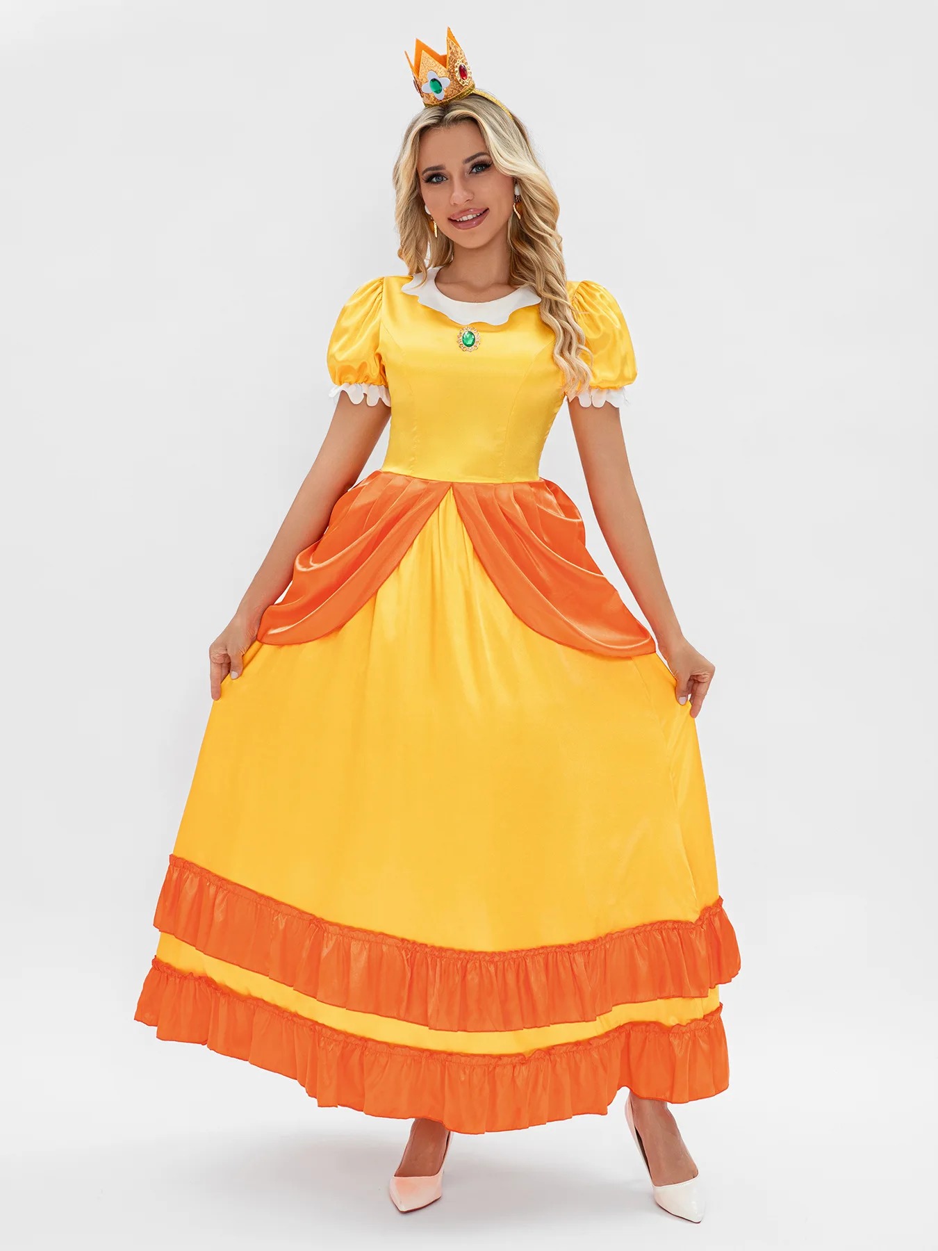 Vestido longo amarelo com babados laranja e coroa, no estilo da Princesa Daisy de Super Mario