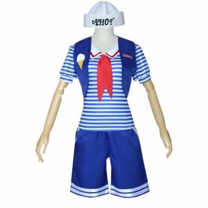 Uniforme Scoops Ahoy de Robin em manequim: camisa listrada, colete azul, lenço vermelho, shorts e chapéu de marinheiro