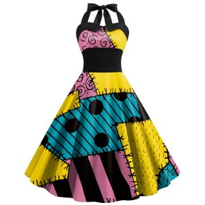 Vestido da Sally, de O Estranho Mundo de Jack, em retalhos amarelos, azul-petróleo e rosa, com laço no pescoço