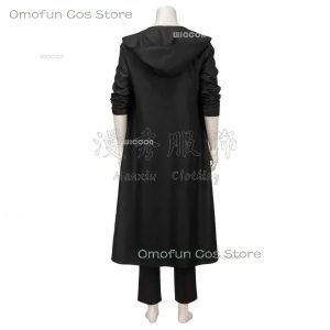 Cosplay do Sung Jin-woo, de Solo Leveling: sobretudo preto longo com capuz, camiseta branca e calça preta