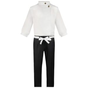 Uniforme branco do Yuta Okkotsu, de Jujutsu Kaisen: blusa de gola alta, calça preta e faixa com laço
