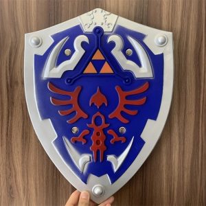 Escudo Hylian azul do Link, de Zelda, com Triforce dourado e ave vermelha, visto de frente