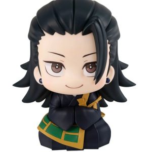 Figure chibi do Suguru Geto, de Jujutsu Kaisen, sentado de braços cruzados, vista de frente