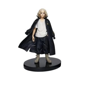 Figure do Mikey, de Tokyo Revengers, em pé com casaco preto aberto e camiseta branca sobre base redonda