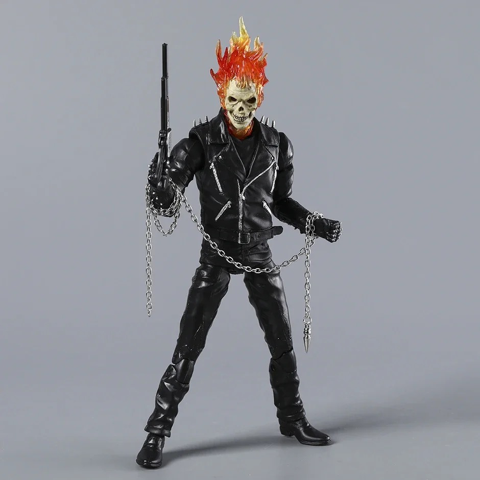Figure do Motoqueiro Fantasma, da Marvel, de jaqueta preta, com a corrente enrolada e a cabeça em chamas