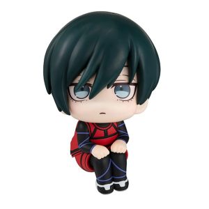 Figure chibi do Rin Itoshi, de Blue Lock, sentado de uniforme preto e vermelho, de frente