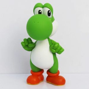 Figure do Yoshi verde de Super Mario, com barriga branca e sapatos laranja, em fundo claro