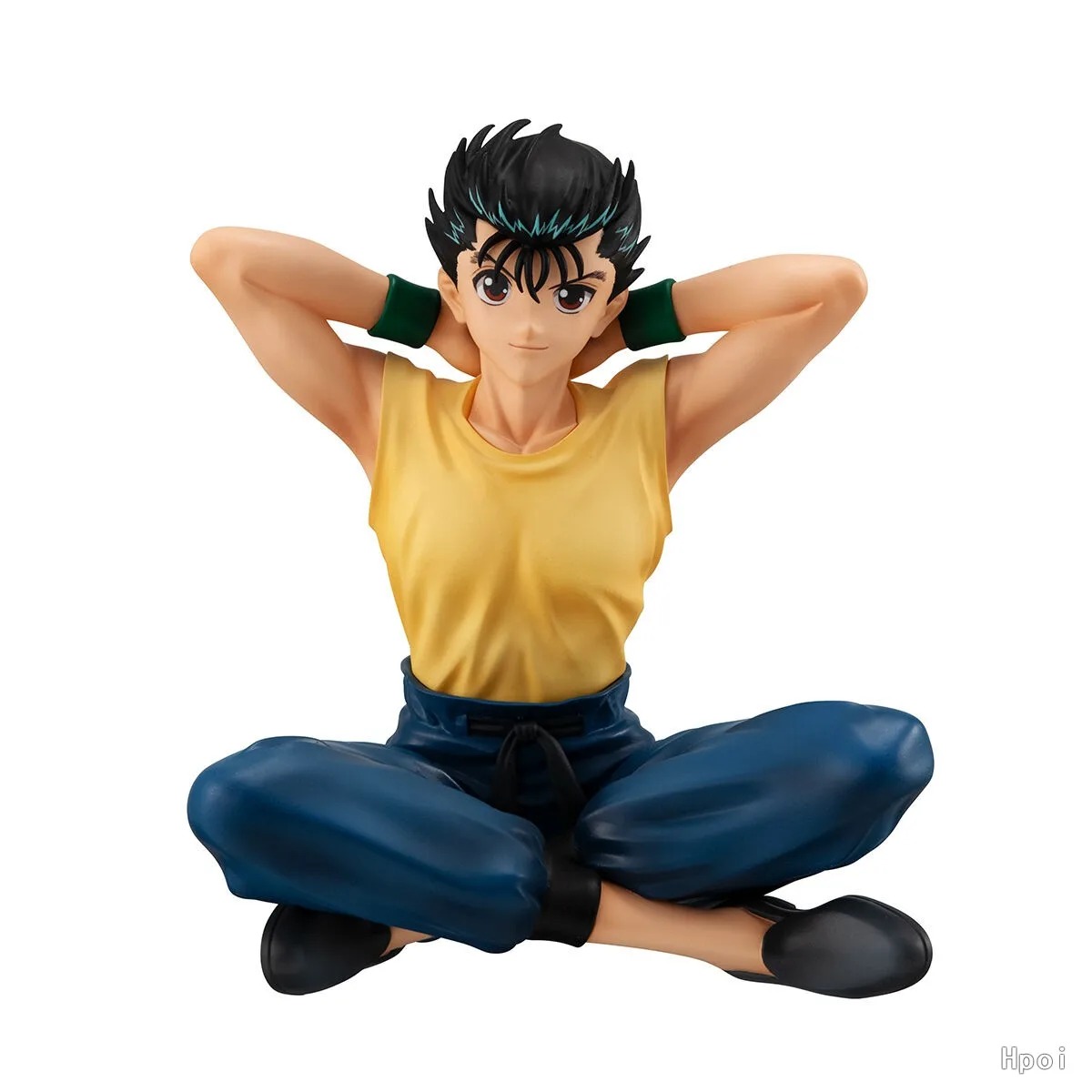 Figure do Yusuke Urameshi, de Yu Yu Hakusho, sentado de pernas cruzadas com camiseta amarela e calça azul