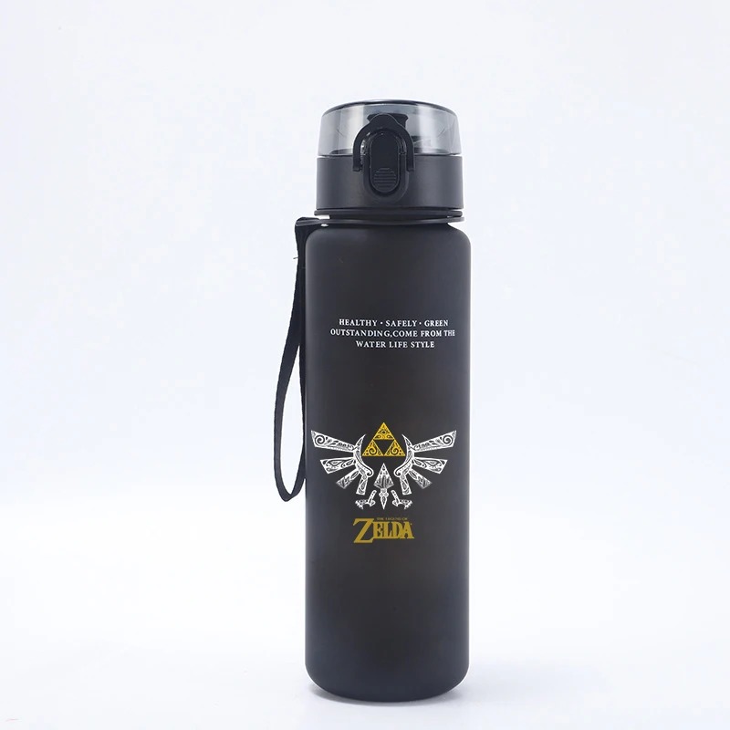 Garrafa preta de 650 ml com estampa da Triforce e brasão de The Legend of Zelda