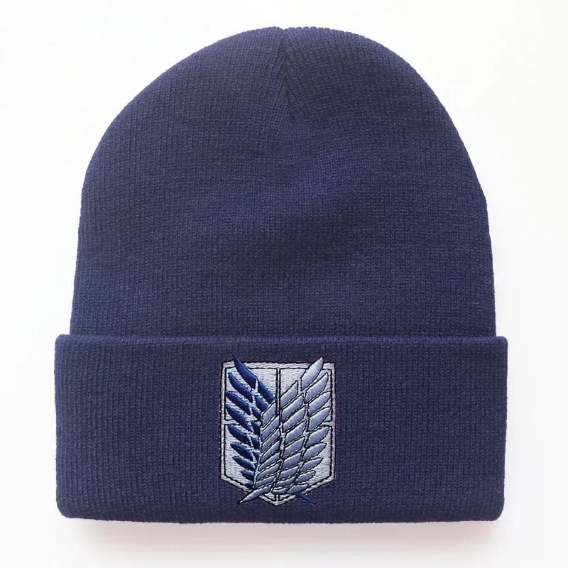Gorro de tricô azul-marinho com o emblema bordado da Tropa de Exploração, de Attack on Titan